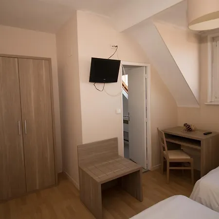 Pacific Hotel 2*